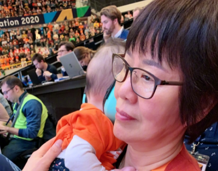 前中国女排国手晒美国定居照老公帅气生混血女儿郎平抱过