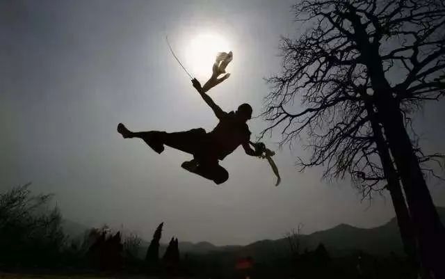 百无聊赖中居然创造出一个双手互搏之术