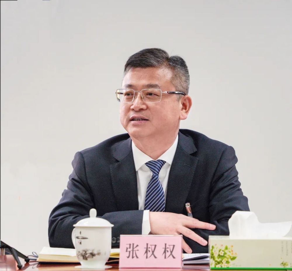 张权权参加了重固代表团审议.