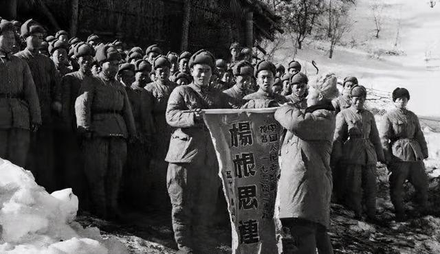 杨根思的英勇事迹激励着无数的国人,1952年5月9日,志愿军领导机关为