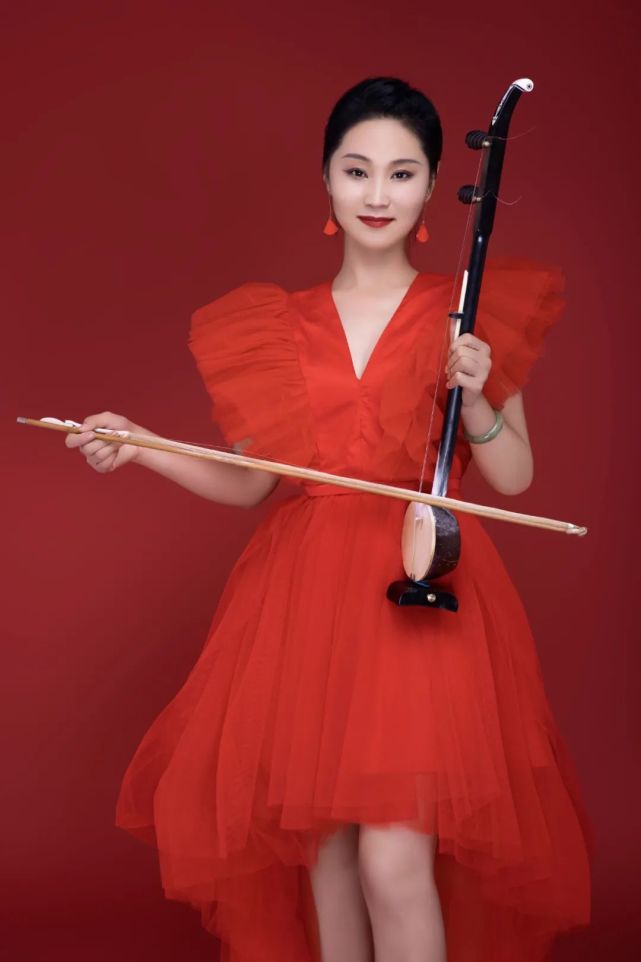 甘肃平凉市秦美女板胡徐小丹