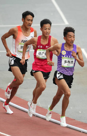 跑步比赛资格认定激发中长跑运动员在比赛中勇敢领跑
