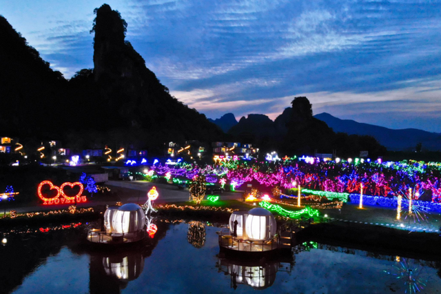 来九龙峰林小镇感受本土风情看祖国大好河山