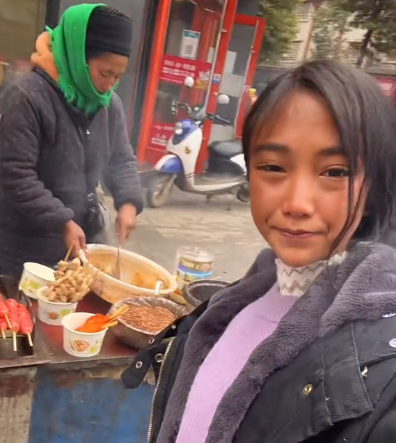 19岁凉山孟阳无美颜照,眼神呆滞脸盘圆润,网友:像换了个头_腾讯新闻