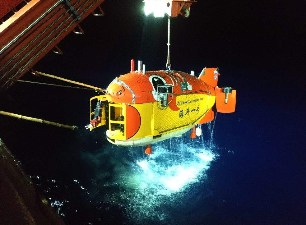 又一大国重器中国深海无人潜水器首次海上回收创多个世界纪录