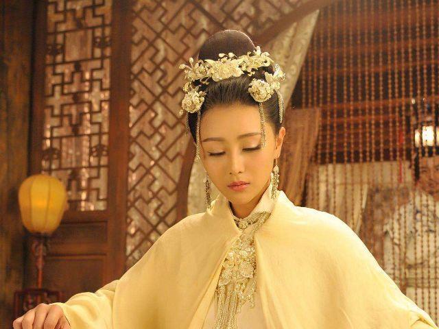 "红颜祸水"陈圆圆,一笑倾国再笑亡国,躺在床上"颠覆"三国