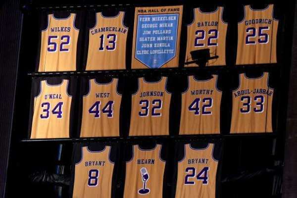湖人队史退役的球衣号码盘点共退役了11个号码其中科比占2个