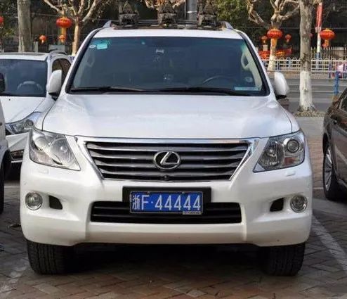 嘉兴街头惊现浙f44444还是辆迈凯伦车价400多万网友这车牌还有前两任