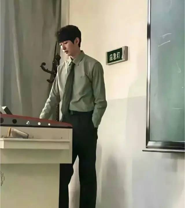 帅出鼻血盘点大学神仙颜值的老师请问还缺学生吗