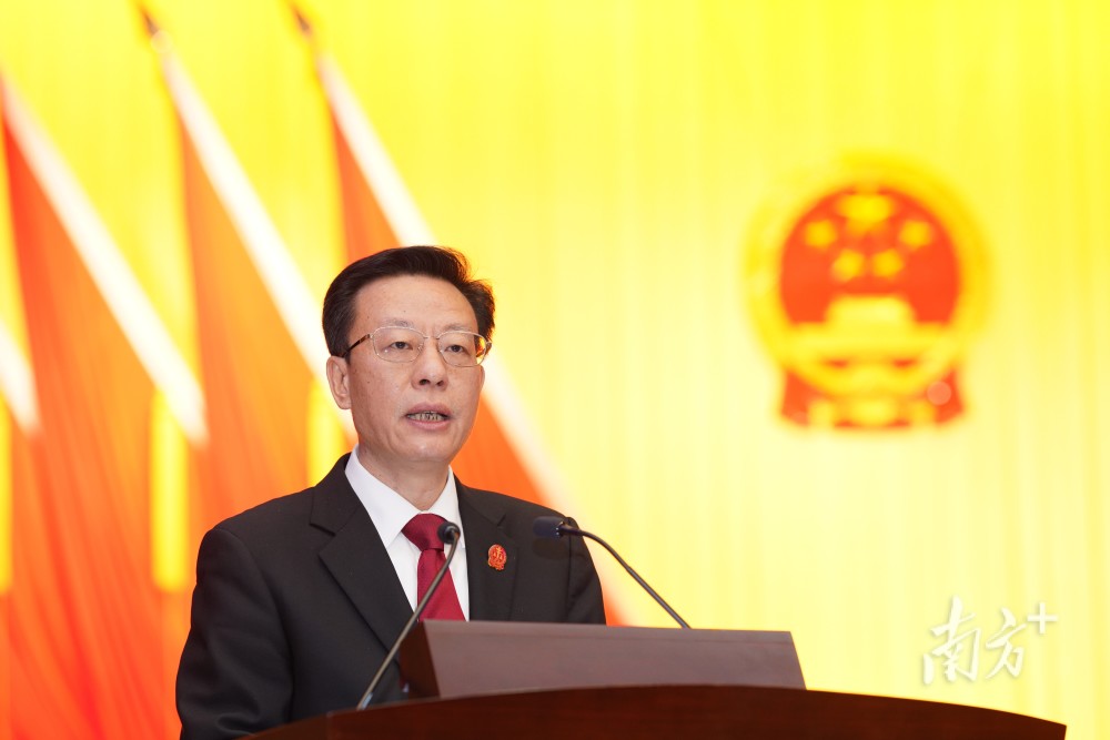 会上,东莞市中级人民法院院长陈友强作东莞市中级人民法院工作报告.