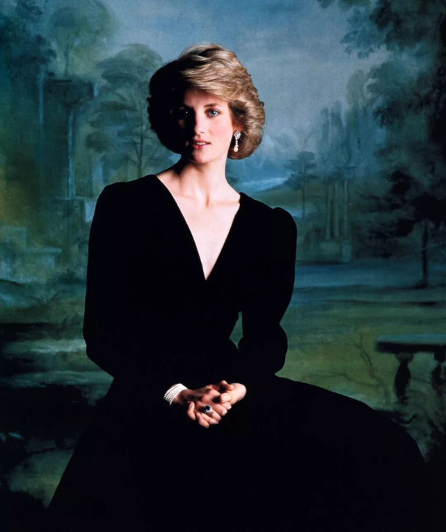 5年前,戴安娜的审美告诉我们:"今天你穿衣,也比不上她时髦"