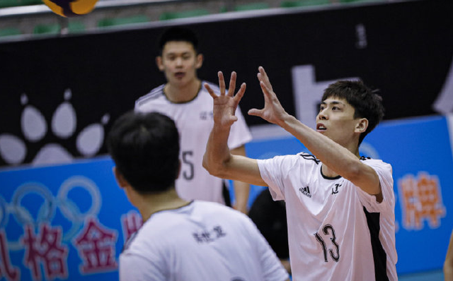 前男排队长重掌教鞭新赛季目标锻炼新人将引进外援补充战力