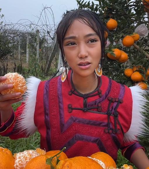 百万网红凉山孟阳翻车小臂有纹身戴上万名表母亲是富婆