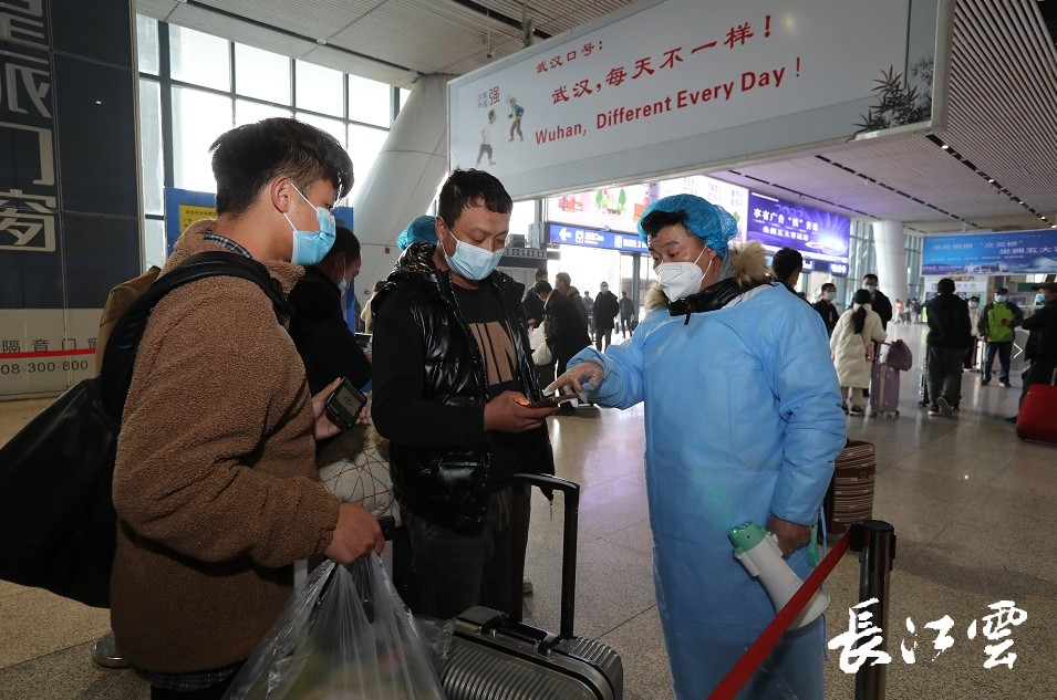 春运将至武汉站验码神器首次亮相助力防疫