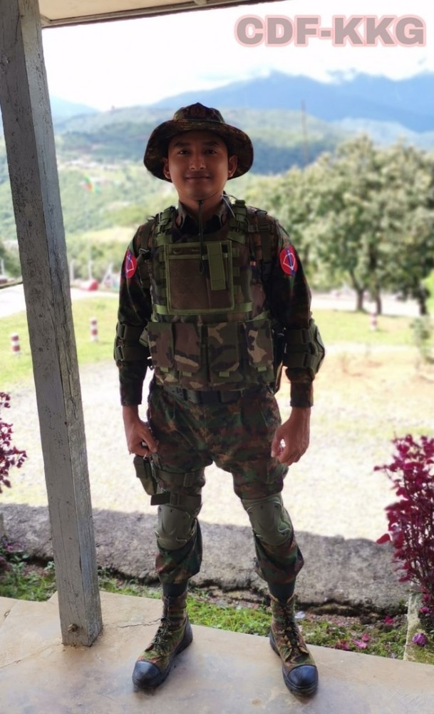 拒绝为军政府服务缅甸西北前线一名缅军上尉携家人投奔民间武装