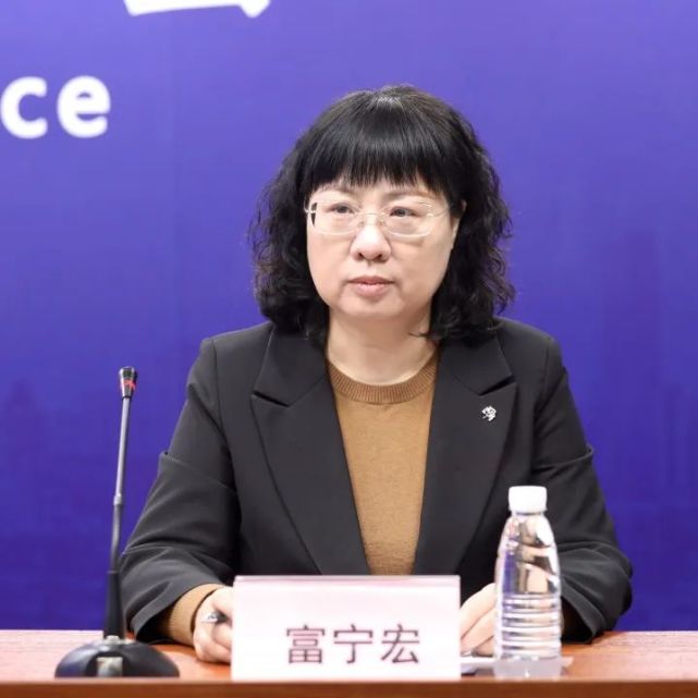 富宁宏市商务局副局长在国际消费中心城市建设培育过程