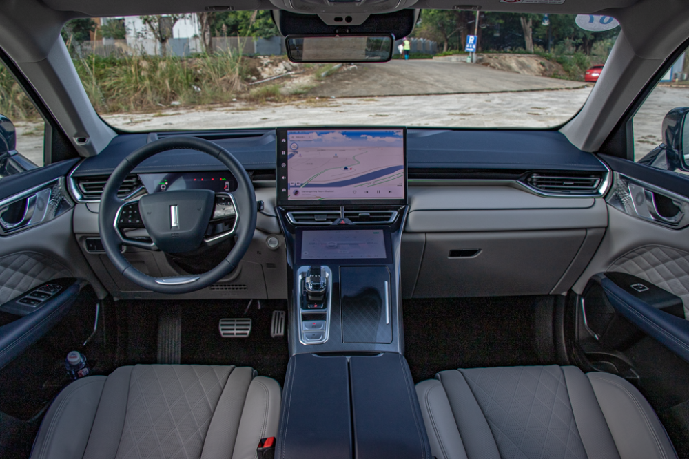 摩卡dht-phev的内饰氛围会给人感觉会比较简洁,但在用料上却诚意满满