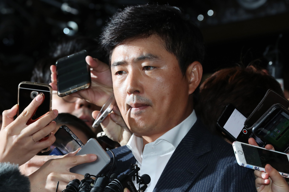 亲手将朴槿惠送进监狱操控总统40年的崔顺实美国财阀抢着巴结