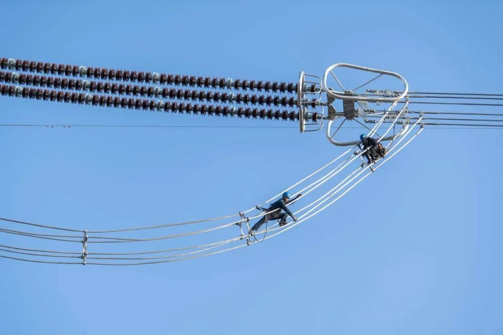 高压输电线路阻尼线图片