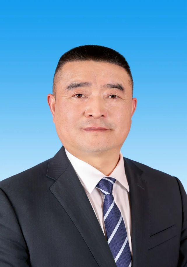 龍偉當選涼山州人大常委會主任