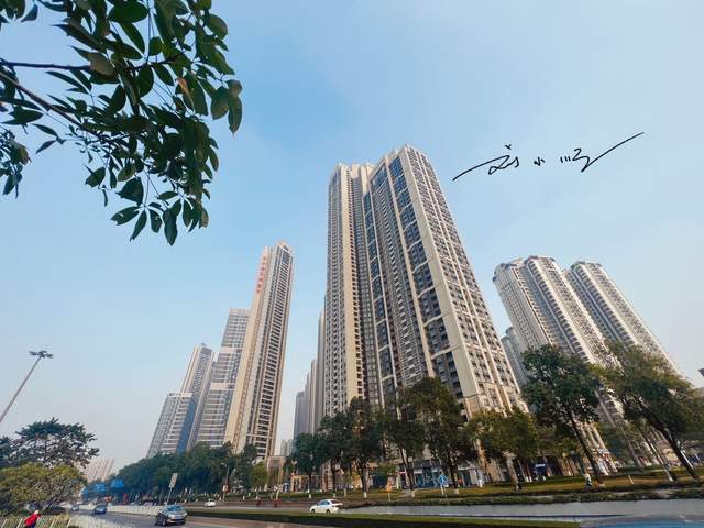 实拍"广钢新城":广州密度最高的住宅区之一,房价却并不便宜