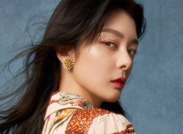 26岁女星傅菁自曝做手术长期熬夜甲状腺出问题近照面容憔悴