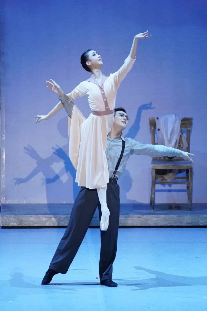 开拓进取"的敦煌精神,歌颂了中华民族渊远流长的文明之脉和巧夺天功