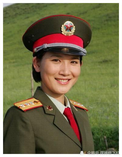 著名演员潘雨辰与侯勇离婚后染霜的玫瑰带泪开