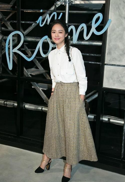 真被周韵惊艳到了,从不显年轻但一直很气质,简约穿搭更值得借鉴插图6