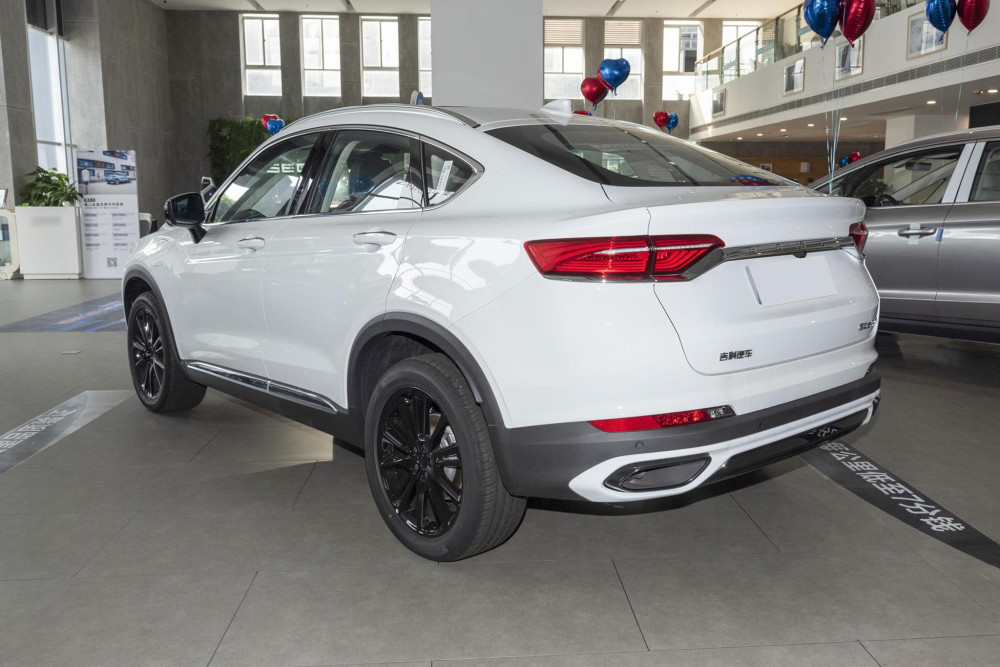 12l油耗低价自动挡家用suv大空间高配高品质吉利星越phev