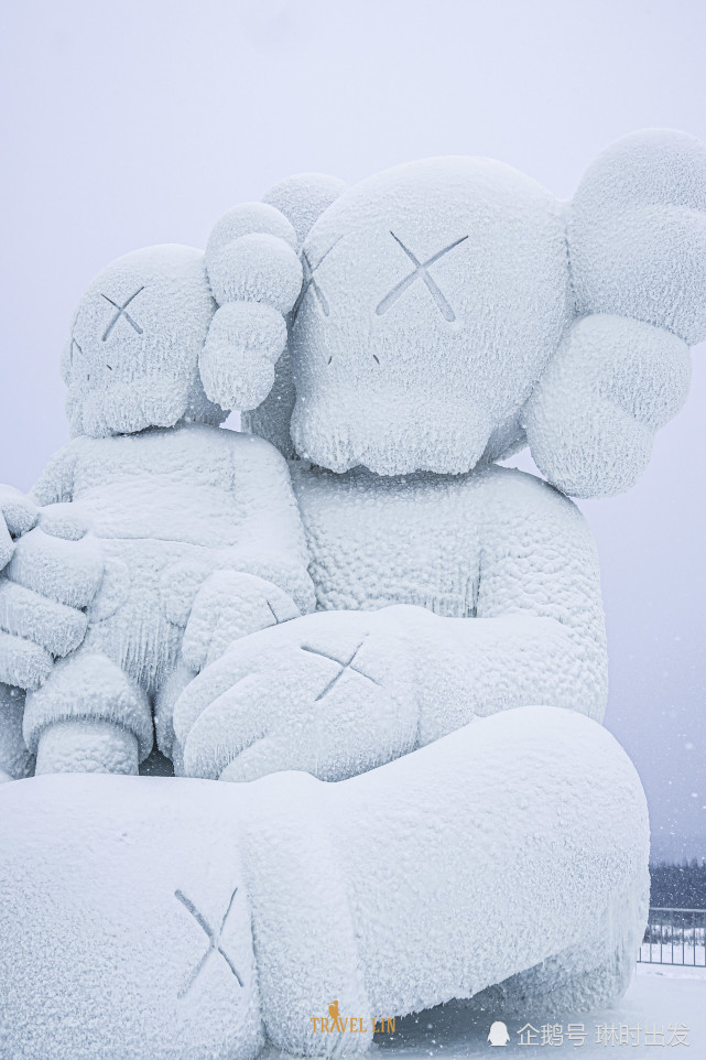 去长白山看展:风靡全球的雪中kaws