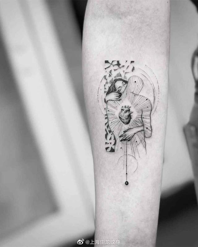 你喜欢这种风格的小臂纹身图案吗