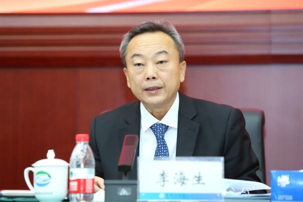 李海生院长作工作总结陈斌书记主持会议会议播放了环科院2021年度工作