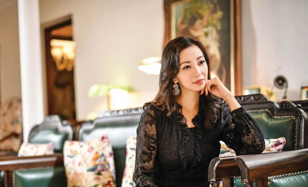 林徽因的曾孙女梁周洋30岁成为一代名媛尽显东方佳人之美