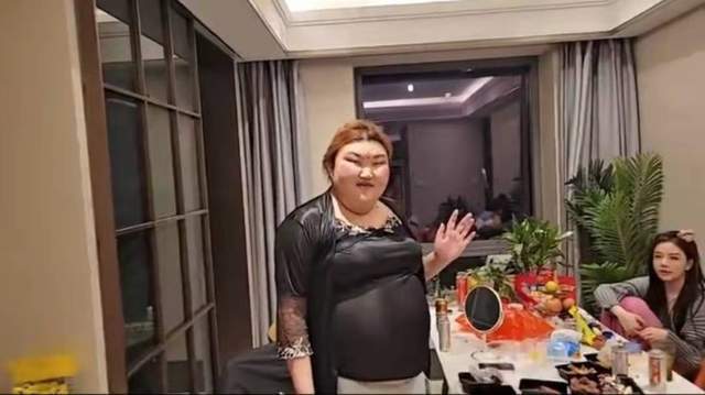 就在童锦程最近的一次直播,号称从不失手的撩妹高手