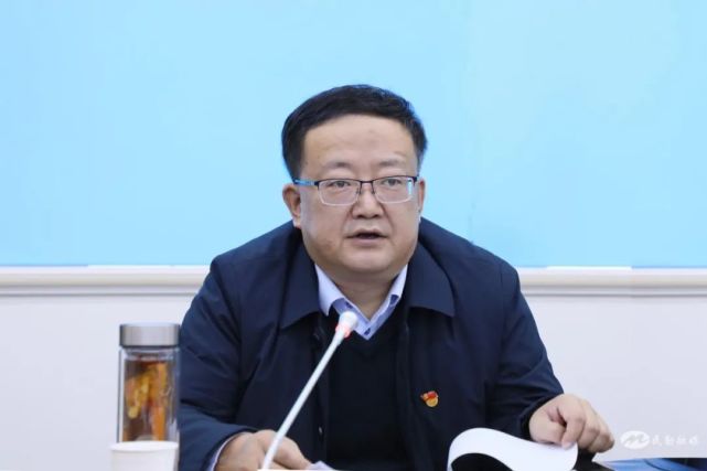 县新冠肺炎疫情联防联控工作领导小组会议召开李万权讲话焦三牛主持