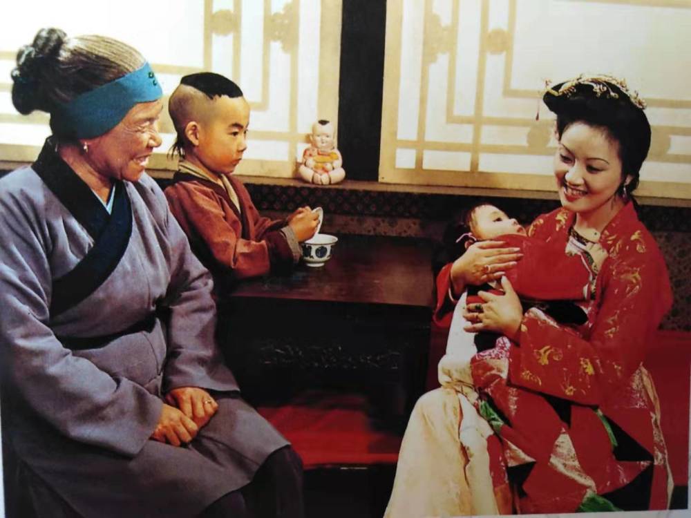 高龄寡妇空手打秋风日入过万凤姐也没法拒绝刘姥姥做对了什么