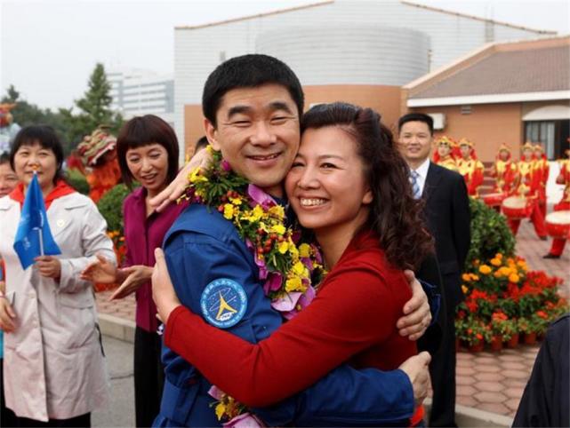 打开腾讯新闻,查看更多图片 >众所周知,刘伯明出生在黑龙江省的一个小