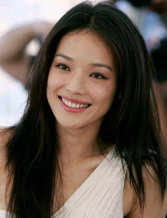 "香肠嘴",大嘴巴也能美出天际的女星,只服这8位_腾讯新闻