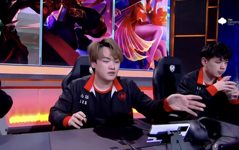 妖刀新赛季带粉五排还当面晒出了国服蒙犽92胜率刺痛却玩起了失踪粉丝