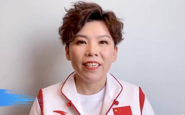 除了两位国内体坛赫赫有名的奥运冠军之外,首位滑雪世界冠军郭丹丹
