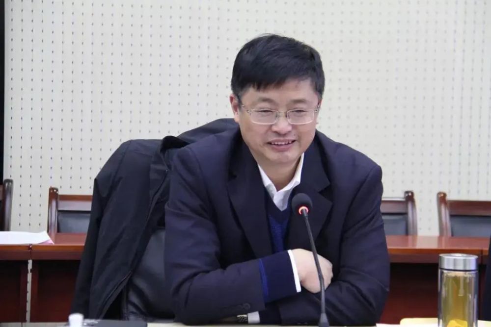 黄慧平代表省检察院党组向代表,委员们通报了2021安徽