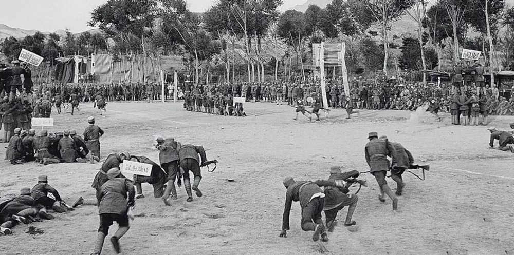 1939年12月晋西事变前夕,山西军阀阎锡山暗中挑拨山西新军若干个团长