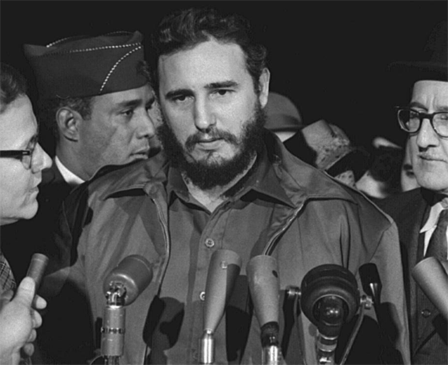 卡斯特罗将长子踢出继承人选2011年卸任后让80岁的弟弟接班