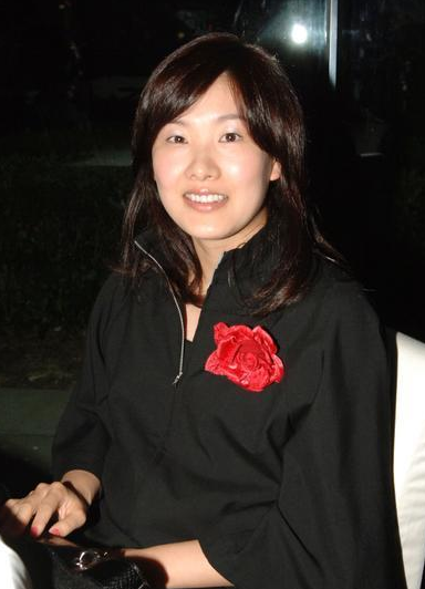 伏明霞受邀再次随队出征,不过这一次陪伴她的却没有于芬教练,于芬教练