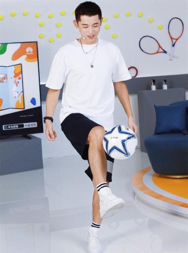 33岁张继科恋情实锤与绯闻女友现身妇产医院还同回小区引猜测