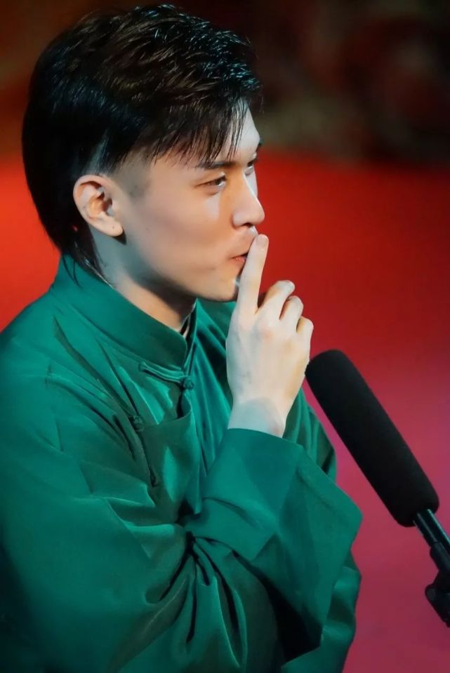 关九海的阳历生日是2月1日,可是每年都会赶上德云社封箱.