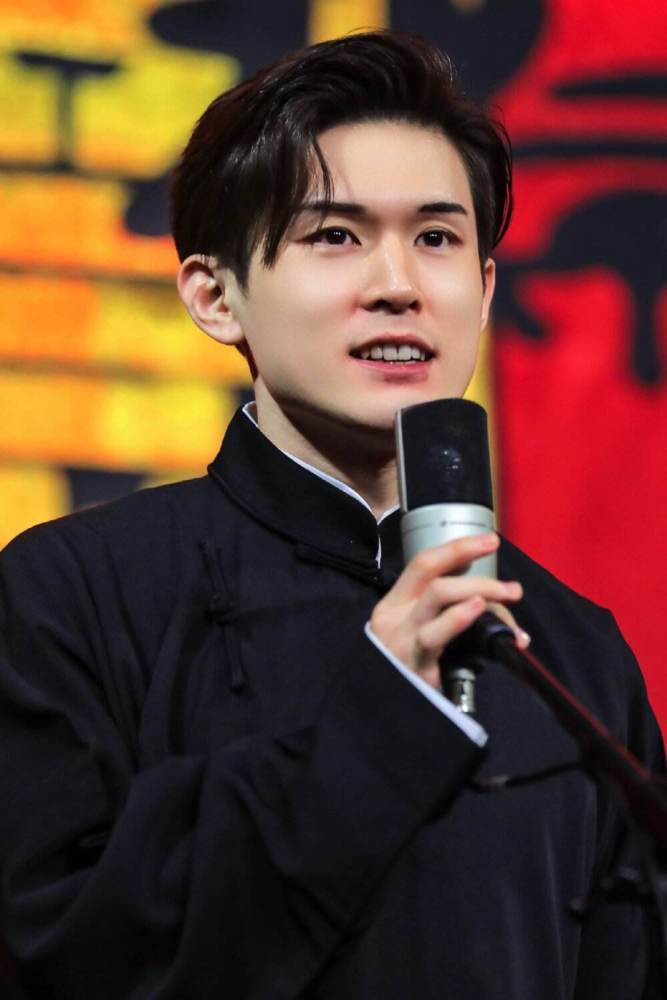 德云社演员关九海暂停演出配合隔离粉丝为他过云生日