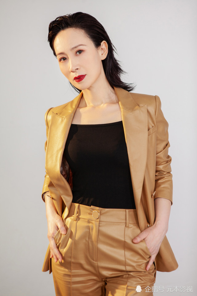 钱洁写真大片曝光 精致干练气场强大