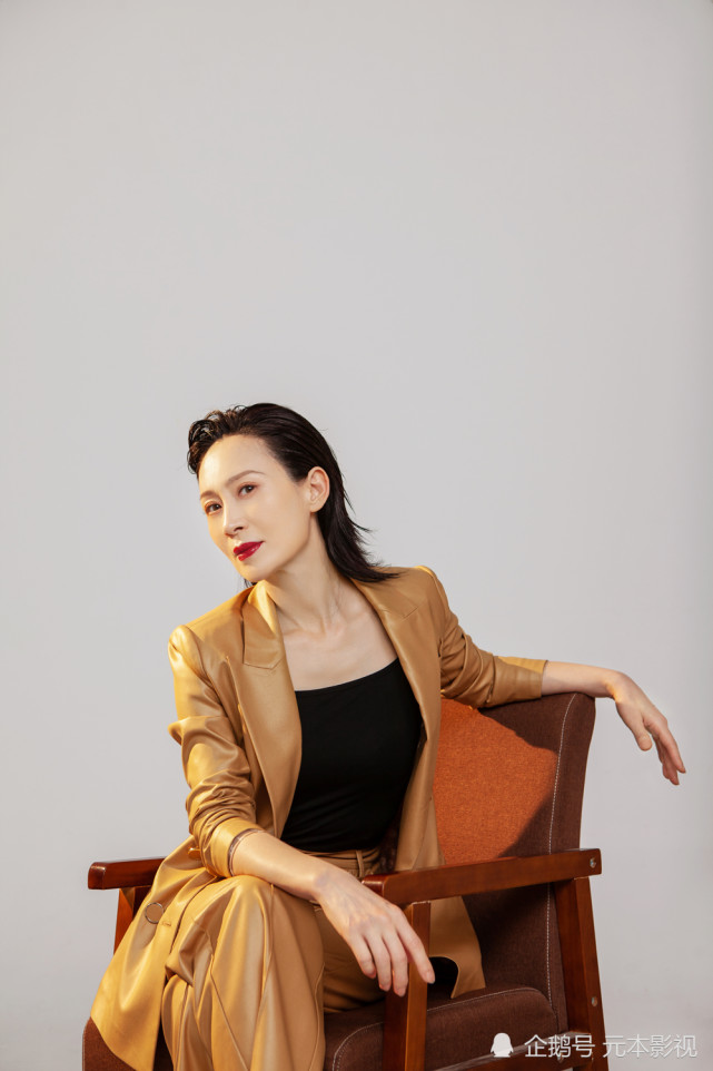 钱洁写真大片曝光 精致干练气场强大